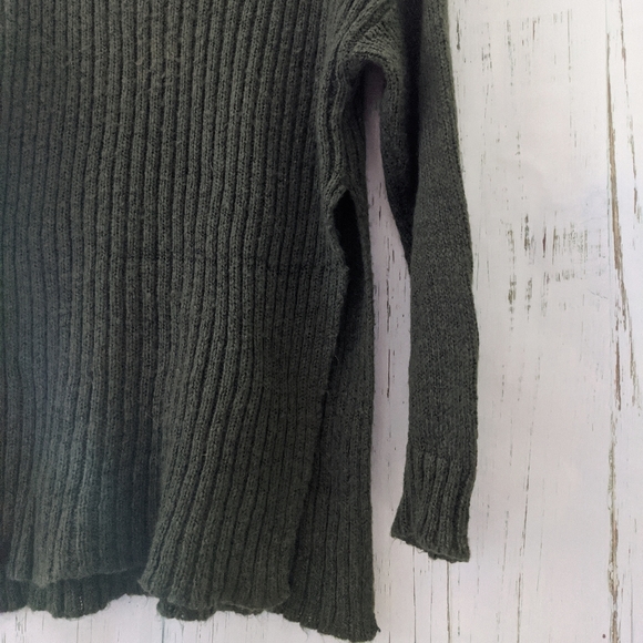 3/$20 Tobi Hi Lo Hem Green Knit Sweater - Picture 3 of 4